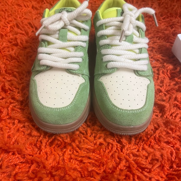 Sneakers - Picture 6 of 6